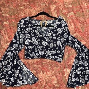 Ecru navy and white flowery crop top